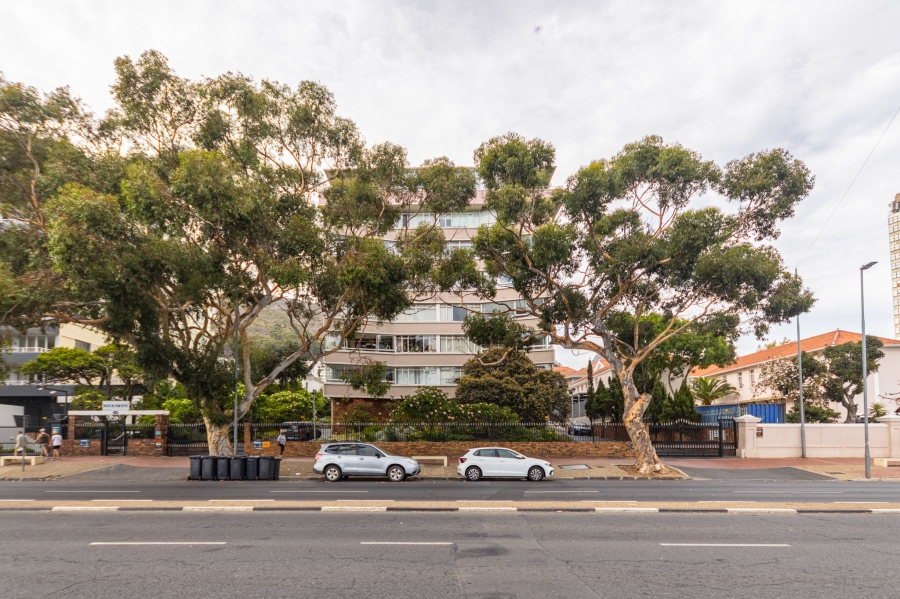 To Let 2 Bedroom Property for Rent in Green Point Western Cape